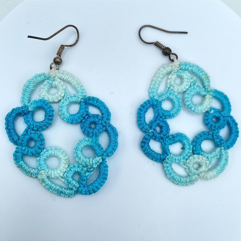 Vtg Blue Variegated Tatted Lace Ombre Boho Handmade Fiber Art Dangle Earrings